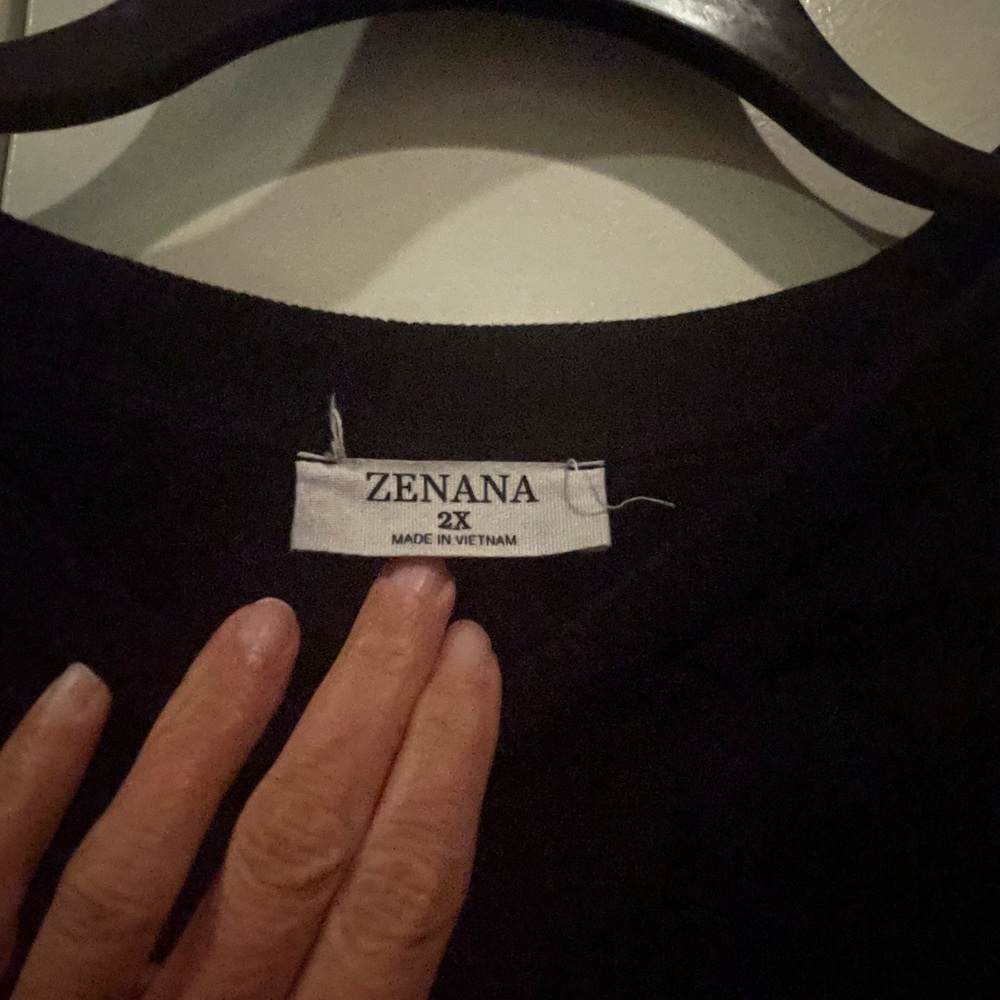 Black sweatshirt with pockets